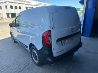 Usado Renault Kangoo 44 kW (60 CV) 2022 Blanco Monovolumen