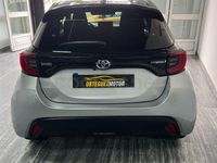 Usado Toyota Yaris Hybrid Plus 116 CV (85 kW) 2023 Gris / plata Berlina