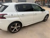 Usado Peugeot 308 SW Active 131 CV (96 kW) 2021 Blanco Familiar