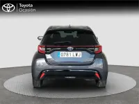 Usado Toyota Yaris Hybrid Style 116 CV (85 kW) 2022 Gris Monovolumen