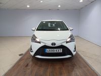 Używany Toyota Yaris Active 111 KM (81 kW) 2019 Biały Sedan/Limuzyna