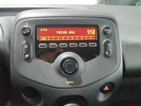 Usado Toyota Aygo X-play 72 CV (52 kW) 2022 Rojo Utilitario