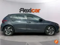 Usado Hyundai i20 100 CV (73 kW) 2021 Gris Utilitario