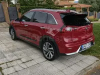 Usado Kia Niro 141 CV (103 kW) 2017 Granate SUV
