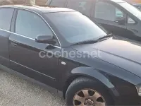 Usado Audi A4 130 CV (95 kW) 2003 Azul Berlina