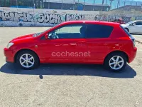 Usado Toyota Corolla Sol 110 CV (80 kW) 2004 Rojo Berlina