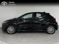 Usado Toyota Yaris Hybrid Active 116 CV (85 kW) 2022 Negro Berlina