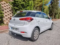 Usado Hyundai i20 84 CV (61 kW) 2016 Blanco Berlina