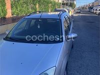 Usado Ford Focus Ghia 90 CV (66 kW) 2000 Gris / plata Familiar