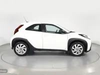 Usado Toyota Aygo X Play 72 CV (52 kW) 2022 Blanco SUV
