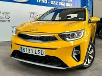 Usado Kia Stonic 100 CV (73 kW) 2021 Amarillo SUV