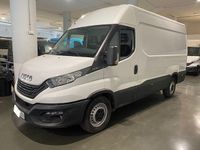 Usado Iveco Daily 120 CV (88 kW) 2022 Blanco Berlina