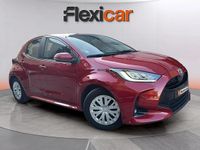 Usado Toyota Yaris Hybrid Active 116 CV (85 kW) 2023 Granate Berlina