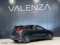 Usado Hyundai i30 110 CV (80 kW) 2023 Gris Berlina