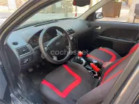 Usado Ford Mondeo Ghia 145 CV (106 kW) 2003 Gris / plata Familiar