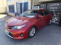Usado Toyota Auris Active 132 CV (97 kW) 2015 Granate Berlina
