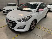 Usado Hyundai i30 110 CV (80 kW) 2015 Blanco Berlina