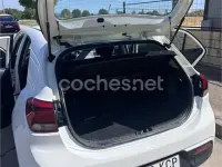 Usado Kia Rio Plus 84 HP (61 kW) 2017 Branco Sedan
