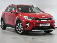 Usado Kia Stonic 120 CV (88 kW) 2022 Rojo SUV