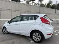 Usado Ford Fiesta 95 CV (69 kW) 2012 Blanco Berlina