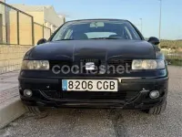 Usado Seat Leon 90 CV (66 kW) 2003 Negro Utilitario