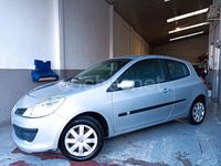 Usado Renault Clio II Authentique 70 CV (51 kW) 2007 Gris / plata Berlina