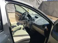 Usado Renault Clio II Dynamique 85 CV (62 kW) 2006 Gris / plata Berlina