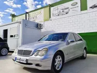 Usado Mercedes C220 Elegance 143 CV (105 kW) 2002 Gris / plata Berlina