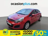 Usado Kia Rio 75 CV (55 kW) 2014 Rojo Utilitario