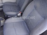 Usado Renault Twingo Authentique 75 CV (55 kW) 2010 Rojo Utilitario