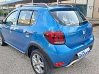 Usado Dacia Sandero Stepway Ambiance 90 HP (66 kW) 2017 Azul Citadino