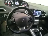 Usado Peugeot 308 Allure 131 CV (96 kW) 2021 Blanco Familiar