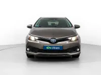 Usado Toyota Auris Hybrid Active 136 CV (100 kW) 2018 Marrón Berlina