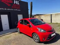 Usado Toyota Aygo Connect Style 68 CV (50 kW) 2012 Rojo Utilitario