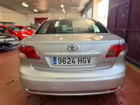 Usado Toyota Avensis Advance 126 CV (92 kW) 2011 Gris / plata Familiar