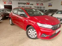 Usado Dacia Sandero Comfort 91 CV (66 kW) 2022 Granate Berlina
