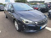 Usado Opel Astra Business 110 CV (80 kW) 2018 Negro Familiar