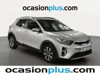 Usado Kia Stonic 100 CV (73 kW) 2022 Gris / plata SUV