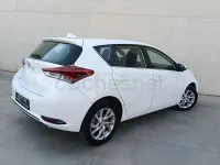 Usado Toyota Auris Active 116 CV (85 kW) 2018 Blanco Berlina