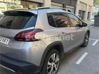 Usado Peugeot 2008 Allure 120 CV (88 kW) 2018 Gris / plata SUV