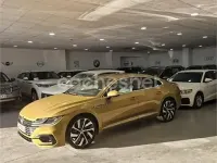 Usado VW Arteon R-line 239 CV (175 kW) 2018 Amarillo Utilitario