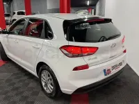 Usado Hyundai i30 120 CV (88 kW) 2018 Blanco Berlina