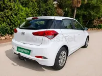 Usado Hyundai i20 84 CV (61 kW) 2016 Blanco Berlina