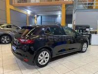 Usado Renault Mégane LIMITED 110 CV (80 kW) 2018 Negro Berlina