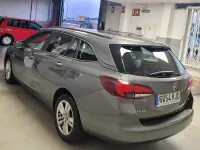 Usado Opel Astra Business 110 CV (80 kW) 2018 Gris / plata Familiar