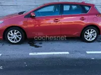 Usado Toyota Auris Active 116 CV (85 kW) 2015 Rojo Berlina