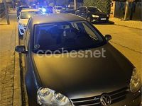 Usado VW Golf V Highline 105 CV (77 kW) 2007 Gris / plata Berlina