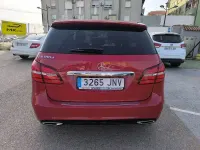 Usado Mercedes B180 AMG line 109 CV (80 kW) 2016 Rojo Utilitario
