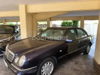 Usado Mercedes E200 Elegance 136 CV (100 kW) 1998 Azul Berlina