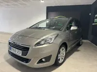 Usado Peugeot 5008 Access 120 CV (88 kW) 2015 Beige Monovolumen